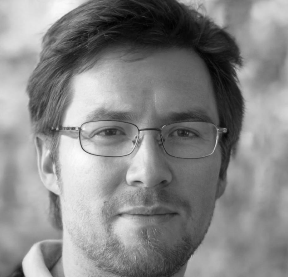 Portrait of Henrik Lindström, Senior Financial Analyst specializing in ratio interpretation