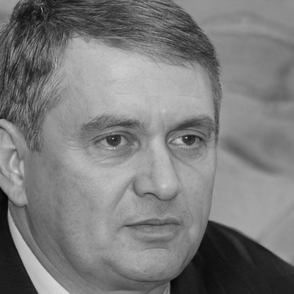 Professional educator presenting financial concepts